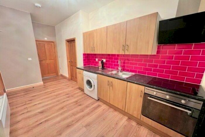1 Bedroom Flat To Rent In Southgate House, Halifax, HX1