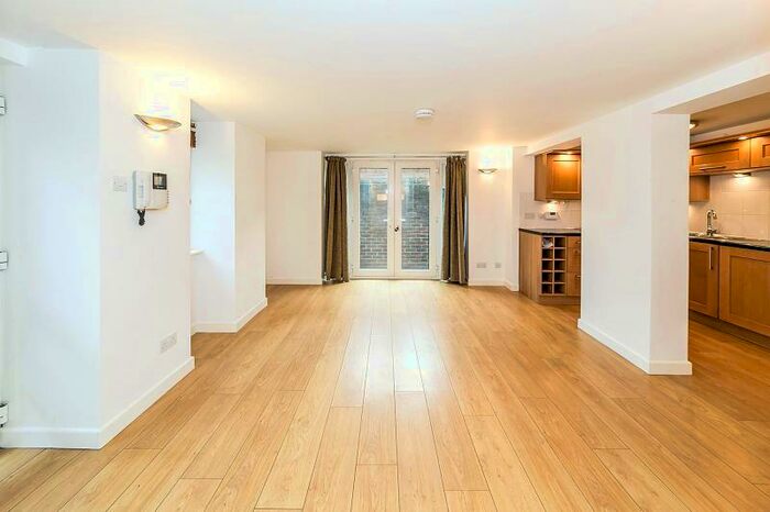 1 Bedroom Apartment To Rent In Paddockhall Road, Haywards Heath, RH16