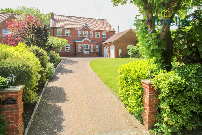 4 Bedroom Detached House For Sale In Old Main Road, Barnoldby Le Beck, DN37