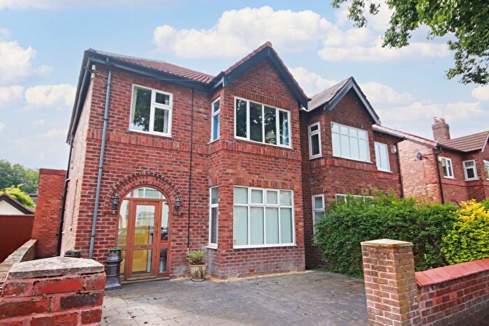 3 Bedroom Semi-Detached House For Sale In De Villiers Avenue, Crosby, L23