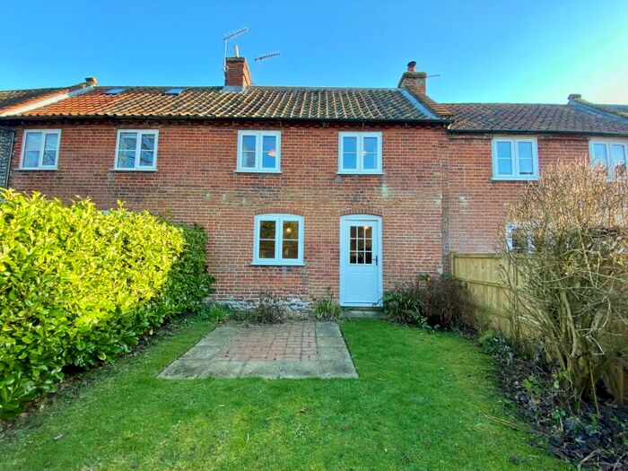 2 Bedroom Cottage To Rent In The Common, NR11