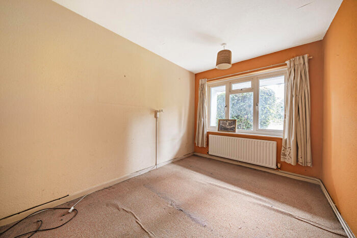 3 Bedroom Bungalow For Sale In Highridge, Alton, Hampshire, GU34