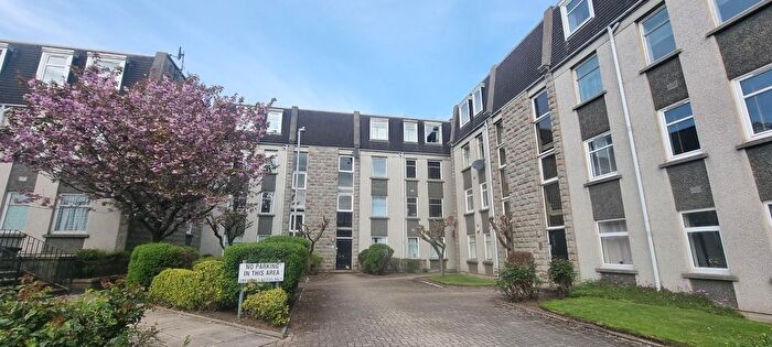 2 Bedroom Flat To Rent In Linksfield Gardens, Aberdeen, AB24