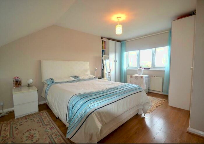 4 Bedroom House To Rent In Winstead Gardens, Dagenham, RM10