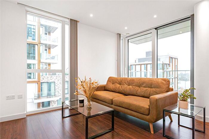 2 Bedroom Apartment To Rent In Woodberry Down, London, N4
