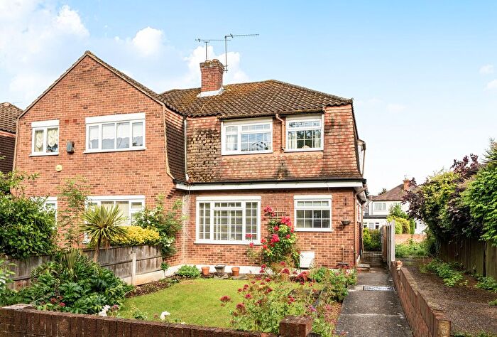 3 Bedroom Semi-Detached House For Sale In Fairoak Gardens, Romford, RM1