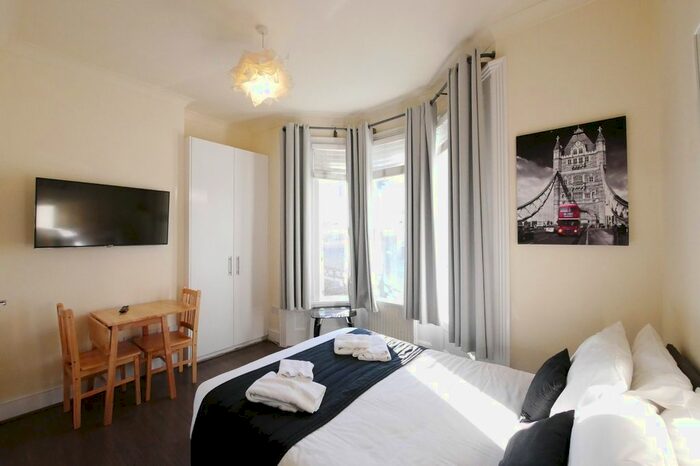 Studio To Rent In Hornsey Park Road, London N8