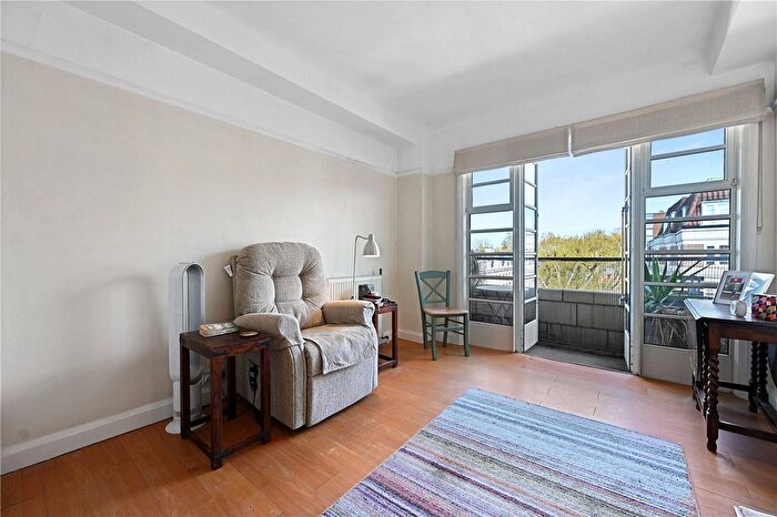 1 Bedroom Flat For Sale In Vicarage Gate, Kensington, London, W8