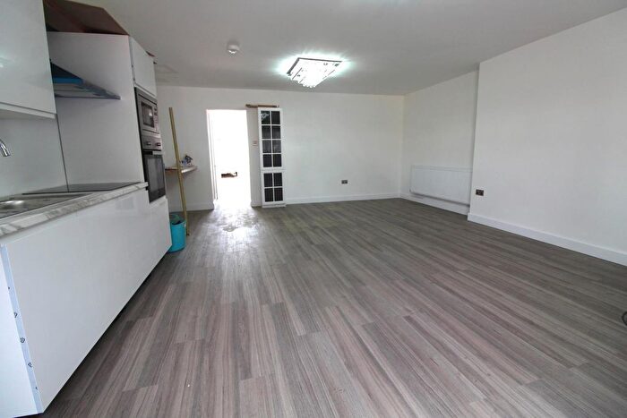 3 Bedroom Semi-Detached House To Rent In Great Cambridge Road, Enfield, EN1