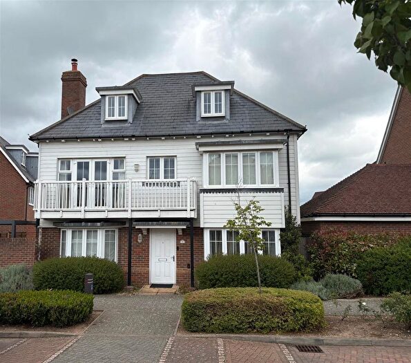5 Bedroom Detached House To Rent In Holly Way, Kings Hill, ME19