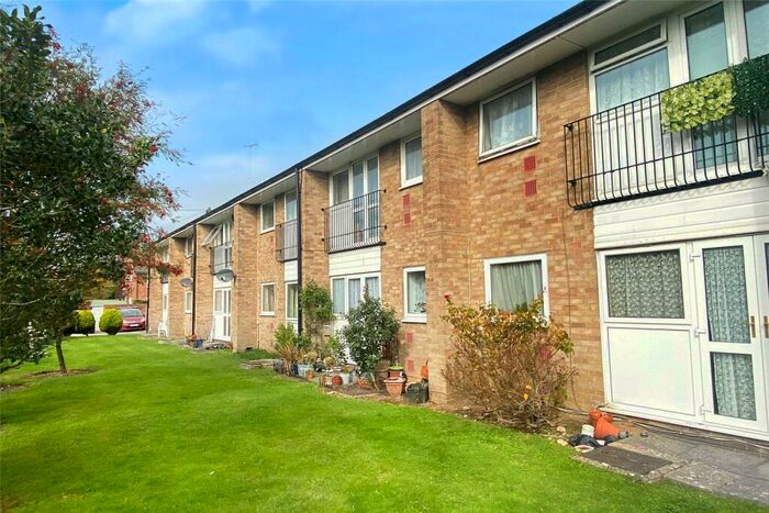 1 Bedroom Apartment To Rent In York Gardens, York Road, Littlehampton, West Sussex, BN17