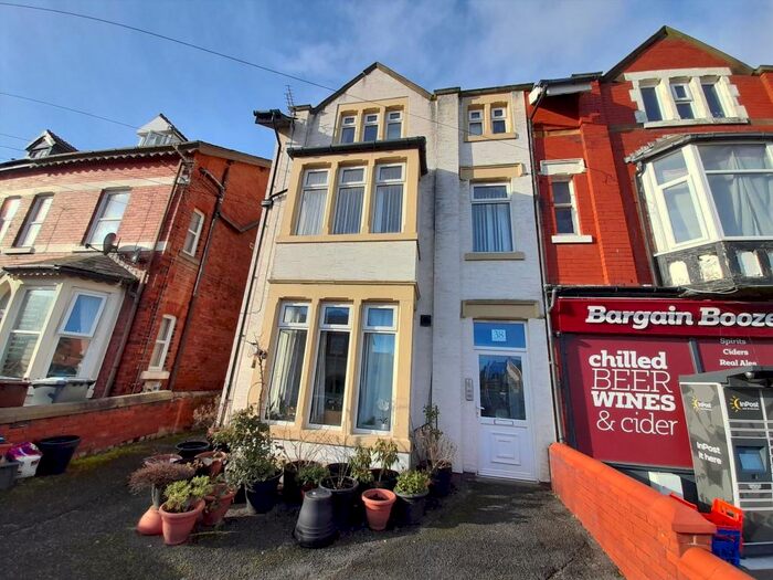 2 Bedroom Flat To Rent In Lightburne Avenue, Fylde, Lytham St. Annes, FY8