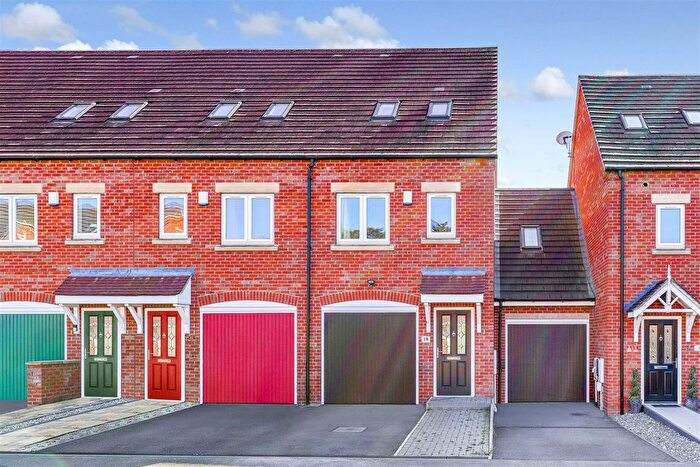3 Bedroom Town House For Sale In Poets Close, Hucknall, Nottinghamshire, NG15