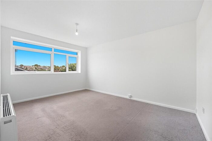 2 Bedroom Apartment For Sale In St. Lawrence Gardens, Leigh-on-Sea, Essex, SS9
