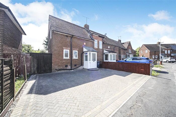 3 Bedroom Semi-Detached House To Rent In Northfields, Dunstable, Bedfordshire, LU5