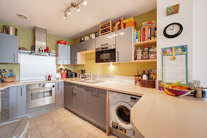 2 Bedroom Flat To Rent In Argento Tower, Mapleton Road, London, SW18
