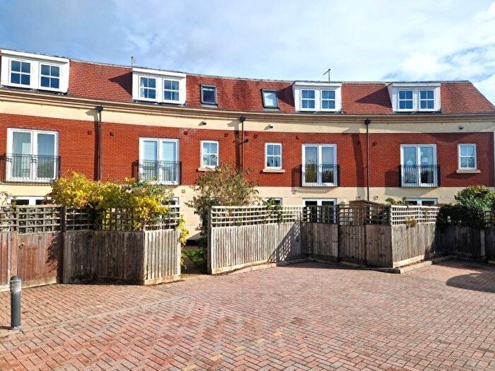 2 Bedroom Flat For Sale In Cranford Avenue, Exmouth, EX8
