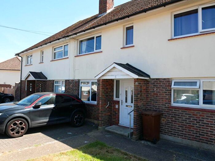 2 Bedroom Ground Maisonette To Rent In Kellaway Road, Chatham, Kent, ME5