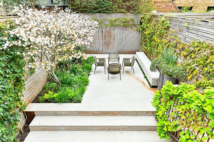4 Bedroom Detached House For Sale In Redcliffe Road, London, SW10