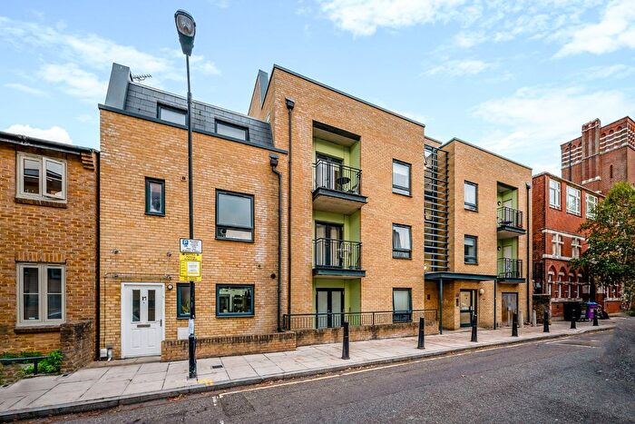 2 Bedroom Flat For Sale In Edith Cavell House, Sturry Street, E14