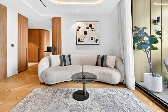 3 Bedroom Flat To Rent In Fareham Street, London, London, W1F