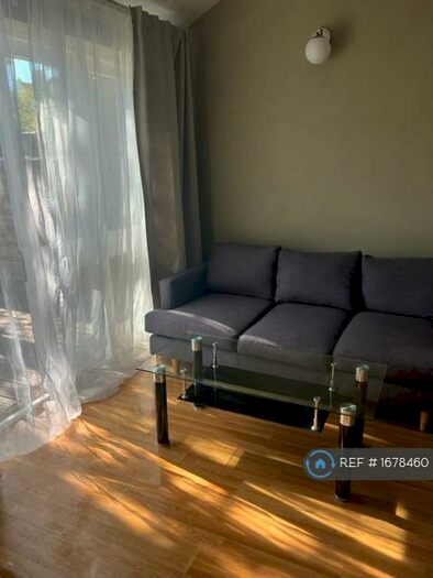 Studio To Rent In Bedford Hill, London, SW12