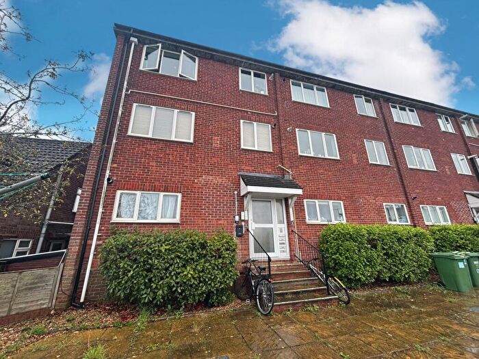 2 Bedroom Flat To Rent In Pound Road, Kingswood, Bristol, BS15