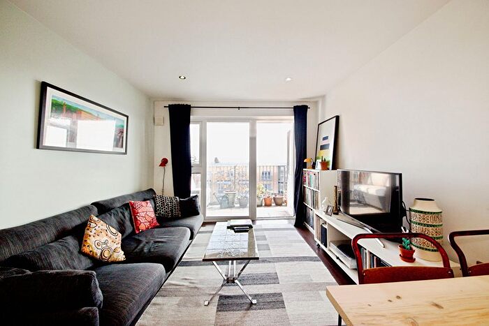 1 Bedroom Flat To Rent In Leyton Green Road, London, E10