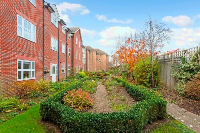 2 Bedroom Flat For Sale In Crane Bridge Road, Salisbury, SP2