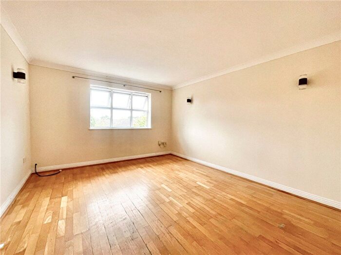 2 Bedroom Flat To Rent In Hillary Drive, Isleworth, TW7