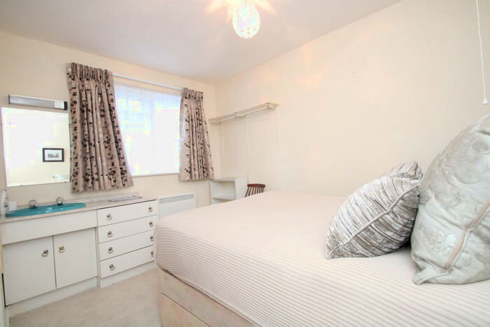 1 Bedroom Apartment To Rent In Warham Road, South Croydon, CR2