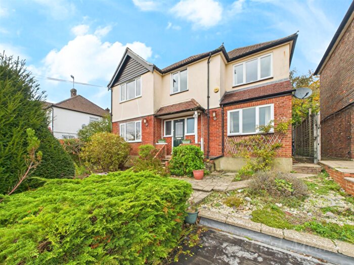 4 Bedroom Detached House For Sale In Hyde Road, South Croydon, CR2