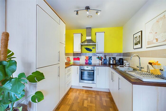 1 Bedroom Flat For Sale In Oakley House, Hotspur Street, London, SE11