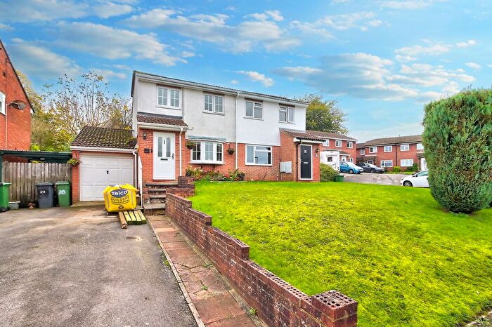 3 Bedroom Semi-Detached House For Sale In Mathias Walk, Basingstoke, RG22