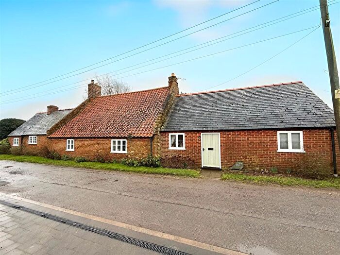 3 Bedroom Cottage For Sale In Northons Lane, Holbeach, Spalding, PE12