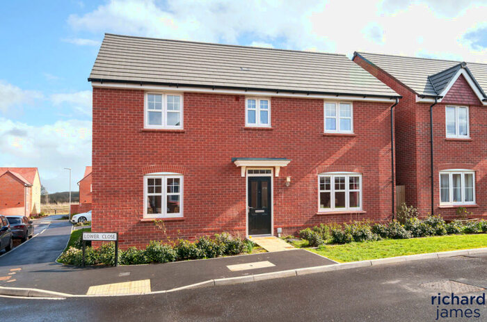 4 Bedroom Detached House For Sale In Lower Close, Wroughton, Swindon, SN4