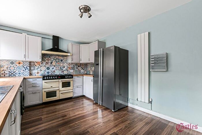 5 Bedroom Terraced House To Rent In Cedar Road, Enfield, EN2