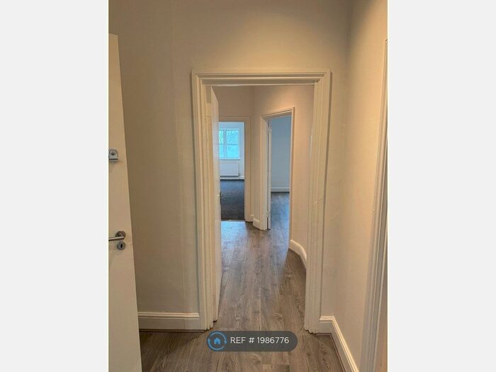 1 Bedroom Flat To Rent In The Warehouse, London, N14