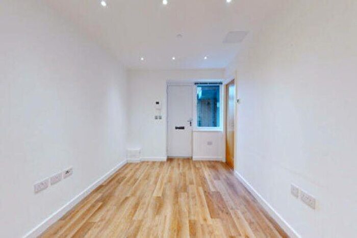 1 Bedroom Flat To Rent In Chertsey Road, Woking, GU21