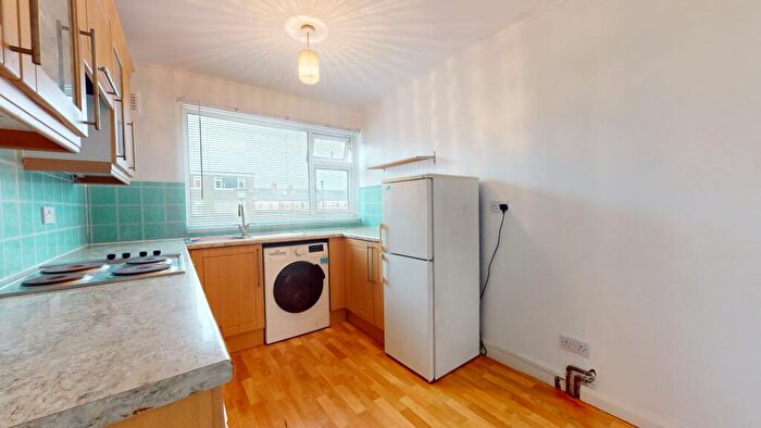 2 Bedroom Flat To Rent In Clos Treoda, Whitchurch, Cardiff, CF14