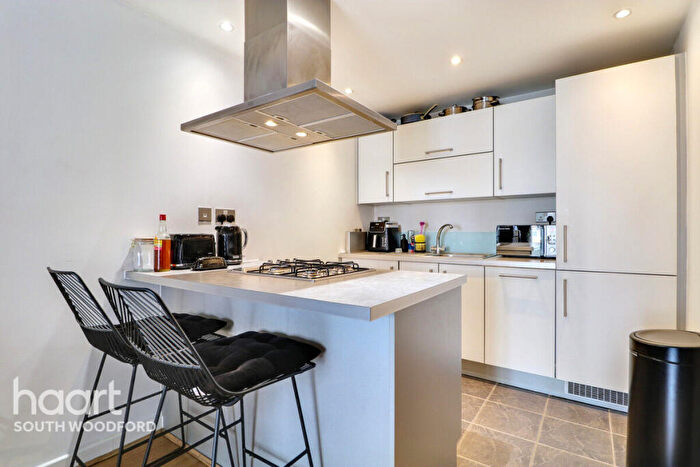 1 Bedroom Apartment For Sale In Imperial Heights, South Woodford, E18
