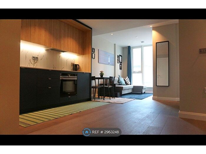 Studio To Rent In Gasholder Place, London, SE11