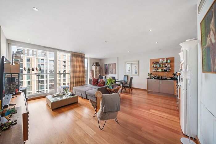 2 Bedroom Flat For Sale In Queenstown Road, Battersea, SW11