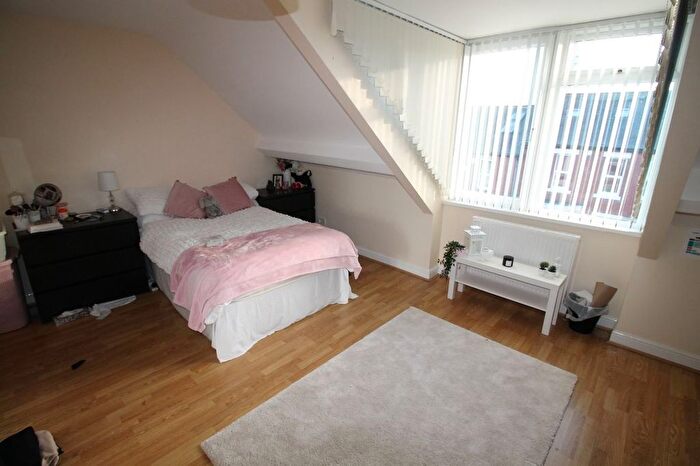 4 Bedroom Semi-Detached House To Rent In Salisbury Gardens, Newcastle Upon Tyne, NE2
