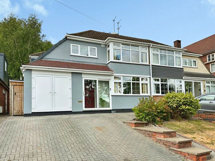 3 Bedroom Semi-Detached House For Sale In Farrington Road, Ettingshall Park, Wolverhampton, WV4