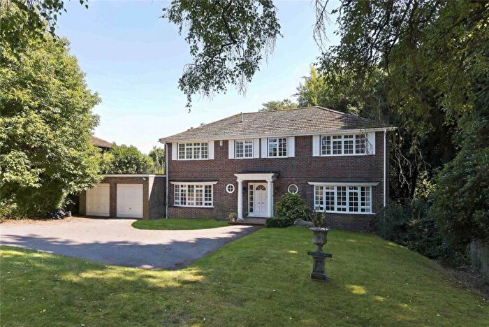 5 Bedroom Detached House To Rent In Beech Close, Cobham, KT11
