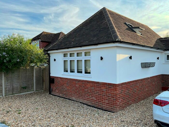 1 Bedroom Flat To Rent In Central Avenue, Worthing, BN14