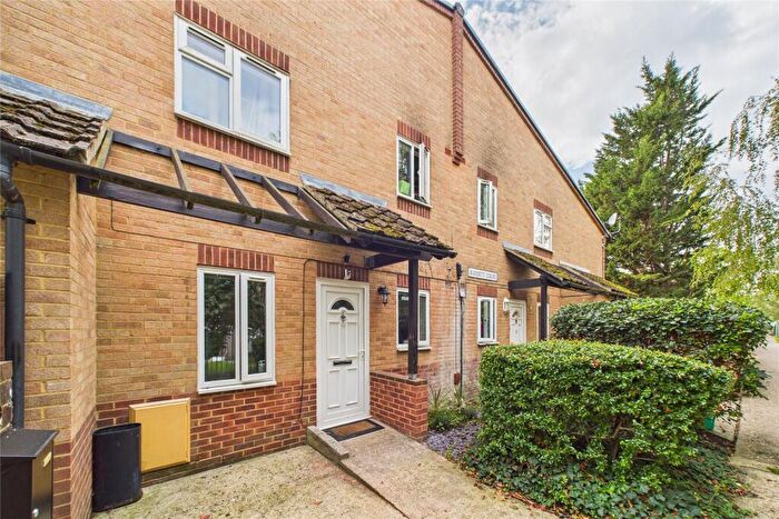 2 Bedroom Maisonette For Sale In Burdett Court, Reading, Berkshire, RG2