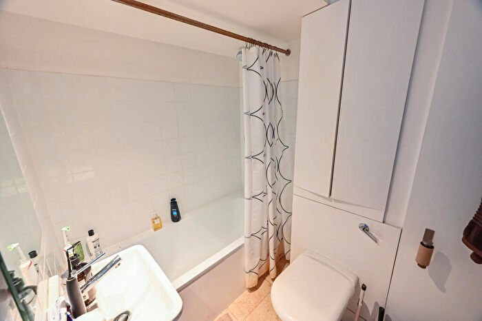 1 Bedroom Flat To Rent In Arundel Square, Barnsbury, London, N7