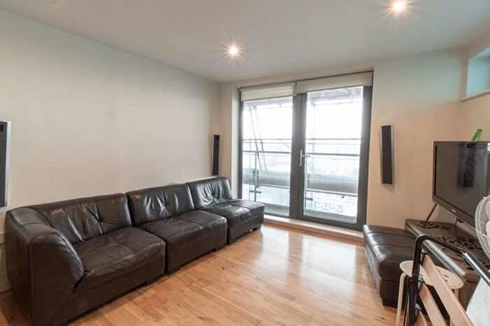 2 Bedroom Flat To Rent In Parkview Apartments, E14